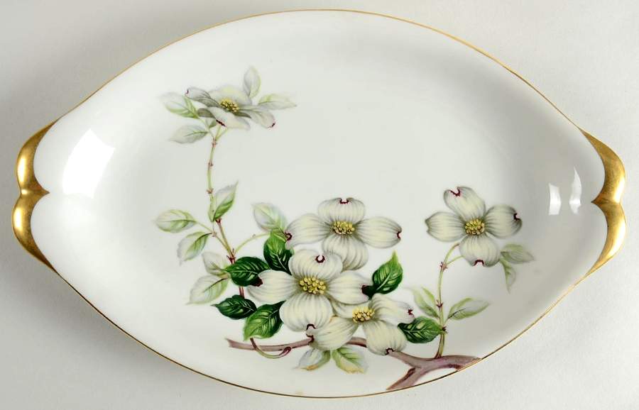 Livonia (White Background) 13" Oval Serving Platter by Meito-1