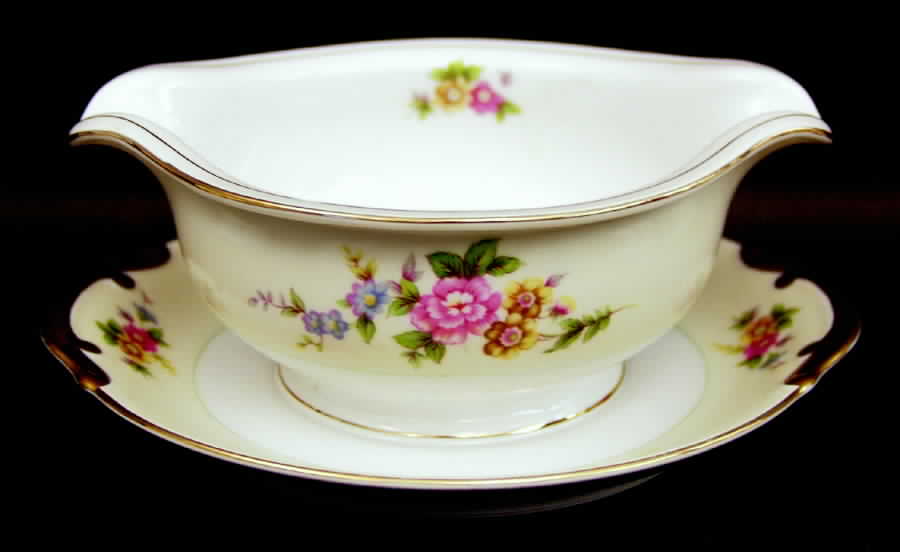 Lucille Gravy Boat with Attached Underplate by Meito-1