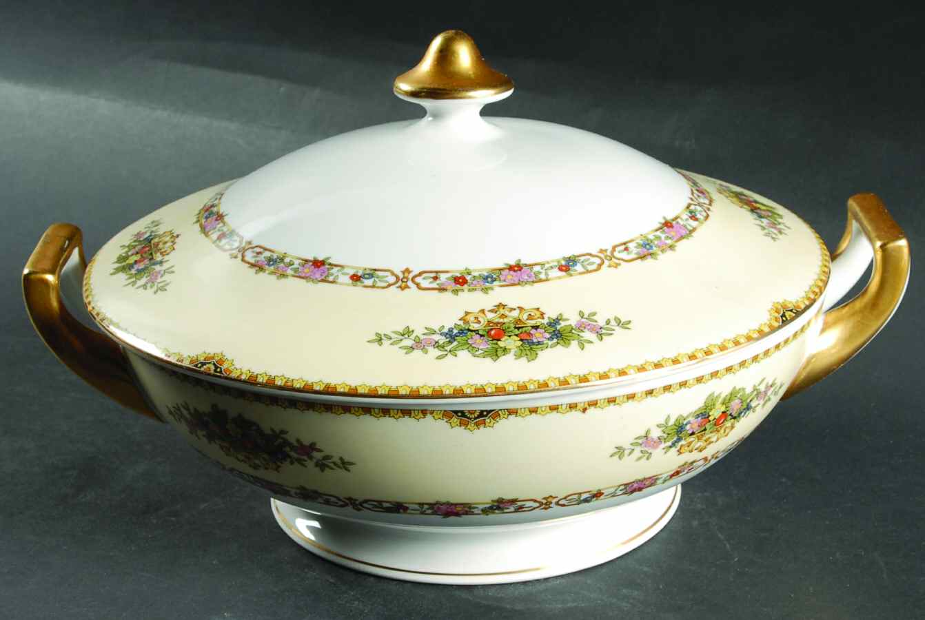 The Malta Round Covered Vegetable by Meito-1