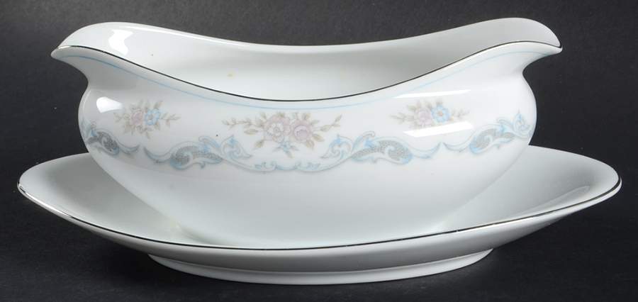 Meadowbrook Gravy Boat with Attached Underplate by Meito-1