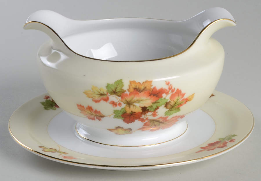 MEI117 (F & B JAPAN) Round Gravy Boat/Attached Underplate by Meito-1