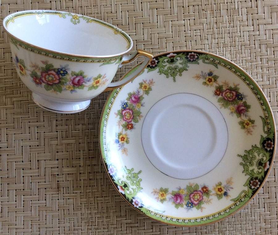 MEI124 Footed Cup & Saucer Set by Meito-1