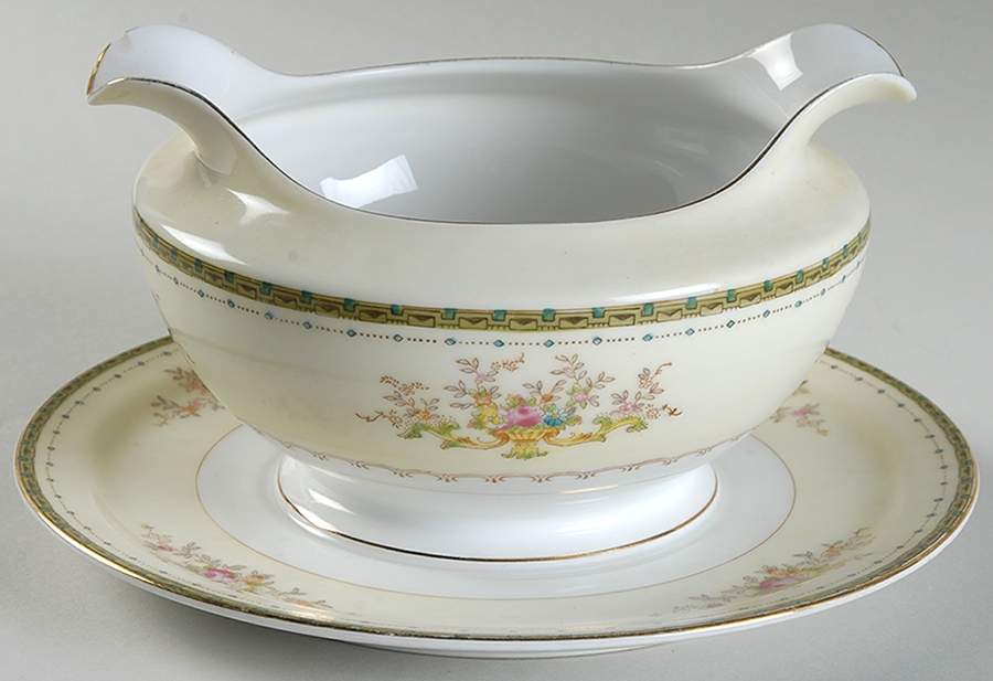 Dorothy Gravy Boat with Attached Underplate by Meito-1