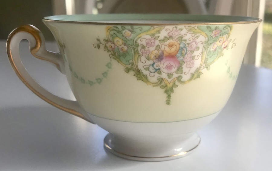 N1299 Footed Cup by Meito-1