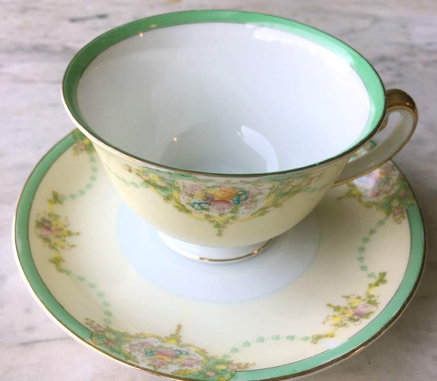 N1299 Footed Cup & Saucer Set by Meito-1