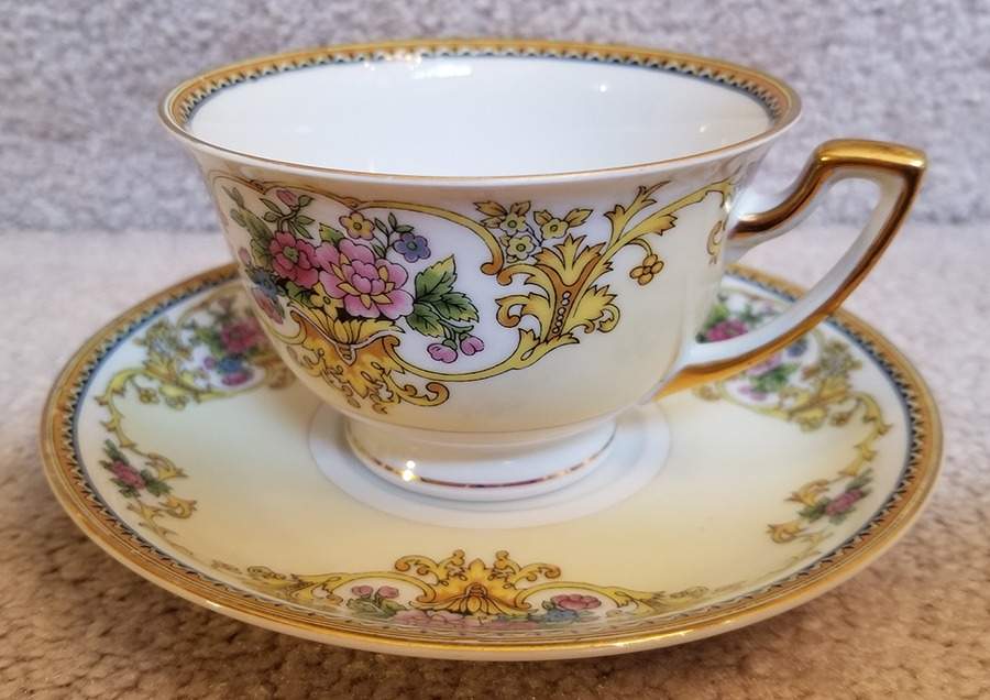MEI182 Footed Cup & Saucer Set by Meito-1