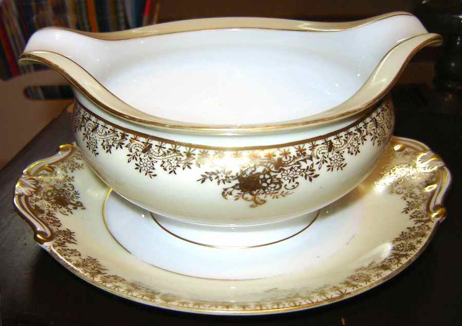 MEI187 Gravy Boat with Attached Underplate by Meito-1