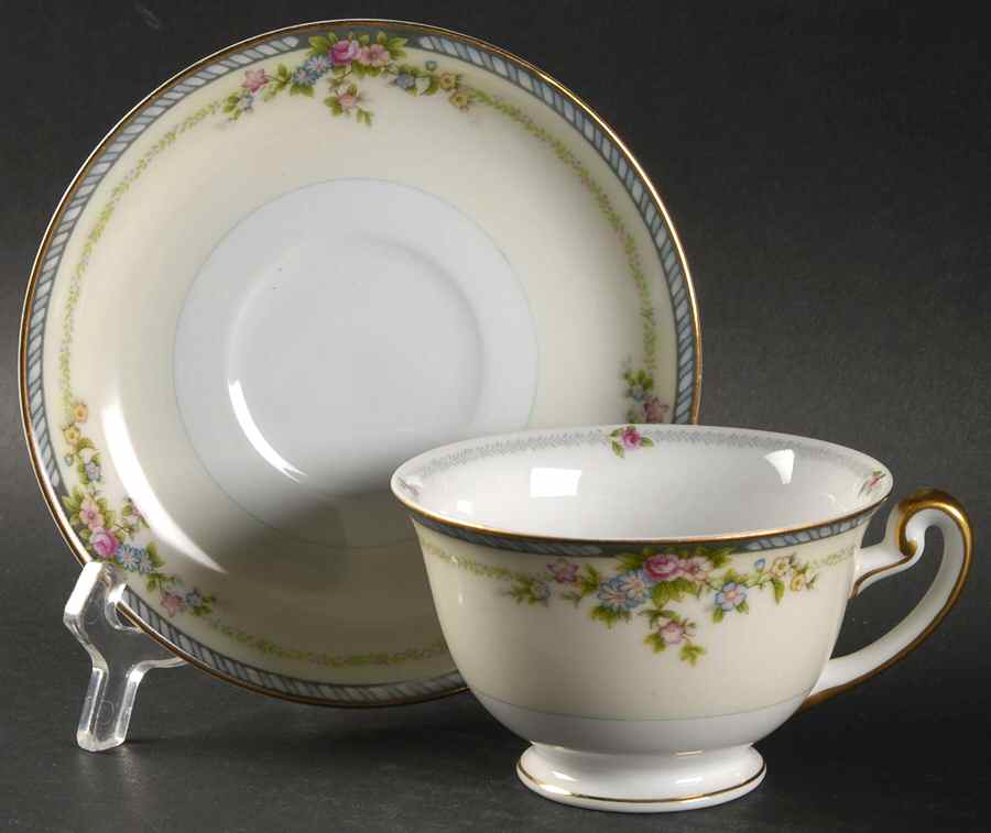 MEI193 Footed Cup & Saucer Set by Meito-1