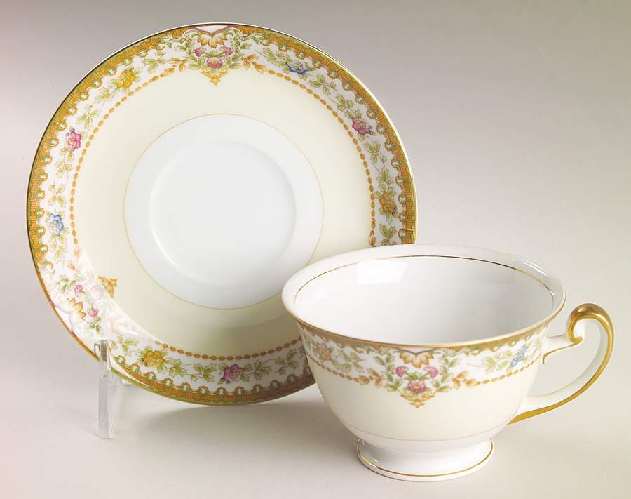 MEI2 (F & B JAPAN) Footed Cup & Saucer Set by Meito-1