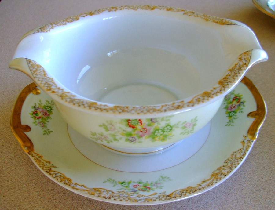 MEI277 Gravy Boat with Attached Underplate by Meito-1