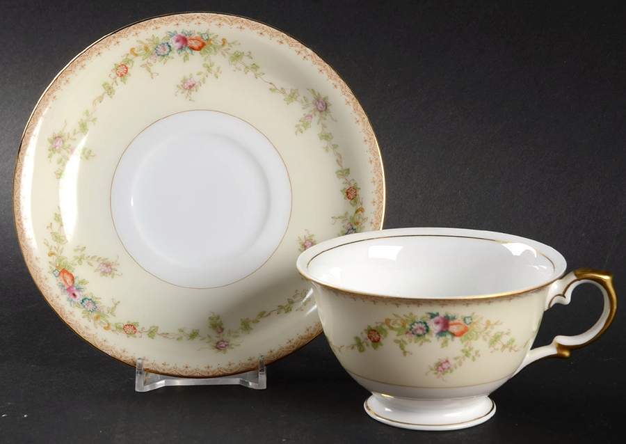 MEI287 Footed Cup & Saucer Set by Meito-1