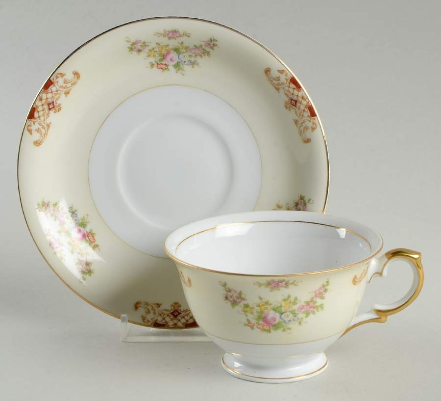 MEI30 Footed Cup & Saucer Set by Meito-1