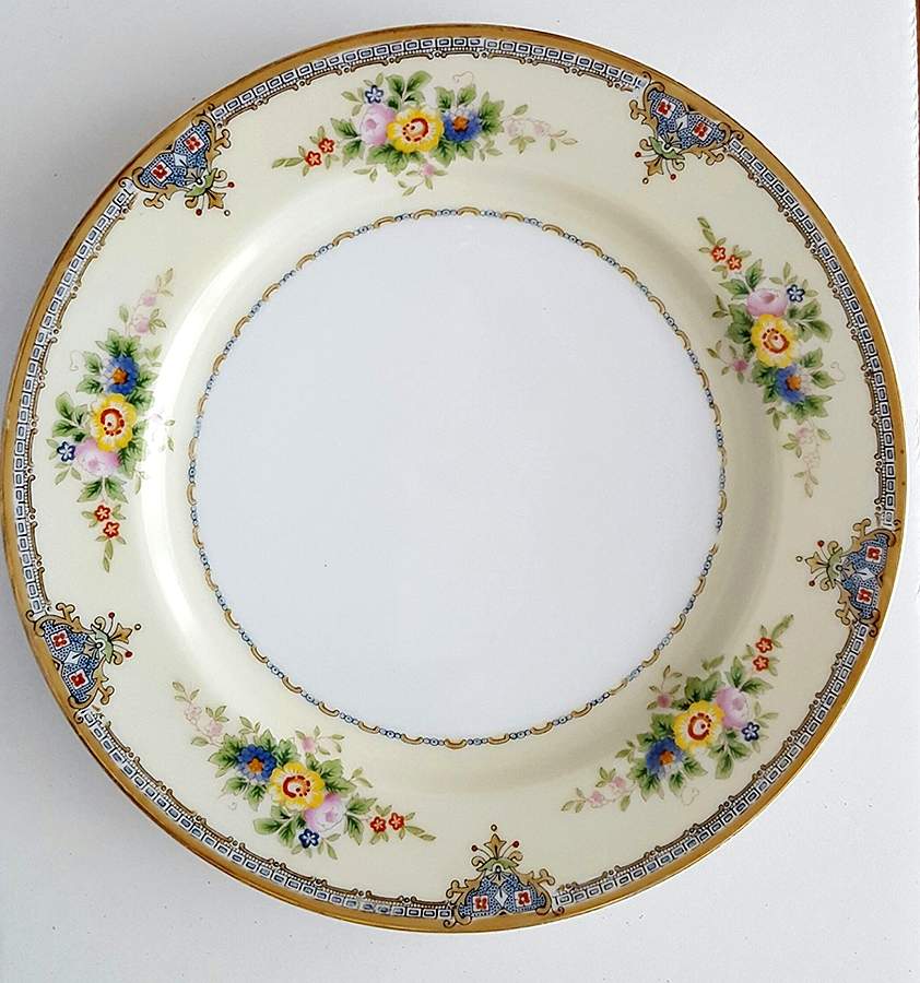 Olga Dinner Plate by Meito-1