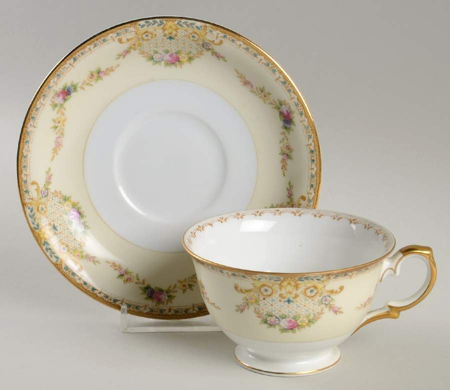 Lorna Footed Cup & Saucer Set by Meito-1
