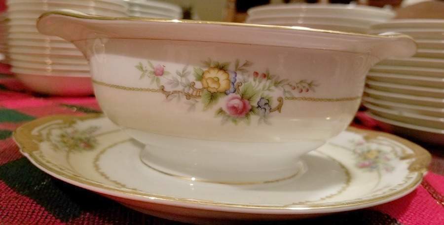 MEI313 Gravy Boat with Attached Underplate by Meito-1
