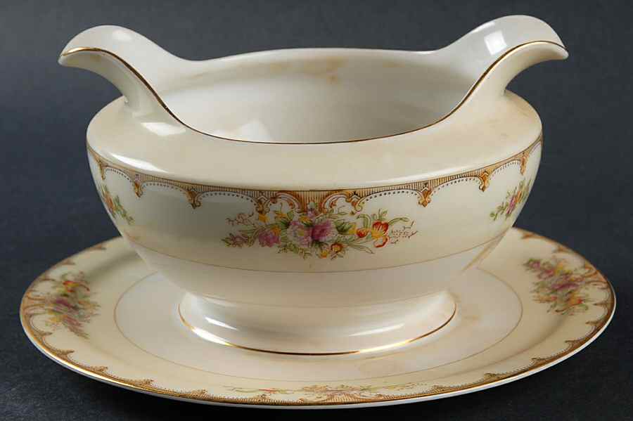 MEI32 Gravy Boat with Attached Underplate by Meito-1
