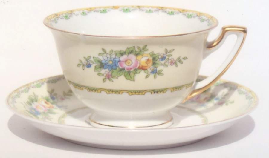 MEI320 Footed Cup & Saucer Set by Meito-1
