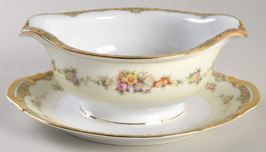 Bangor Gravy Boat with Attached Underplate by Meito-1