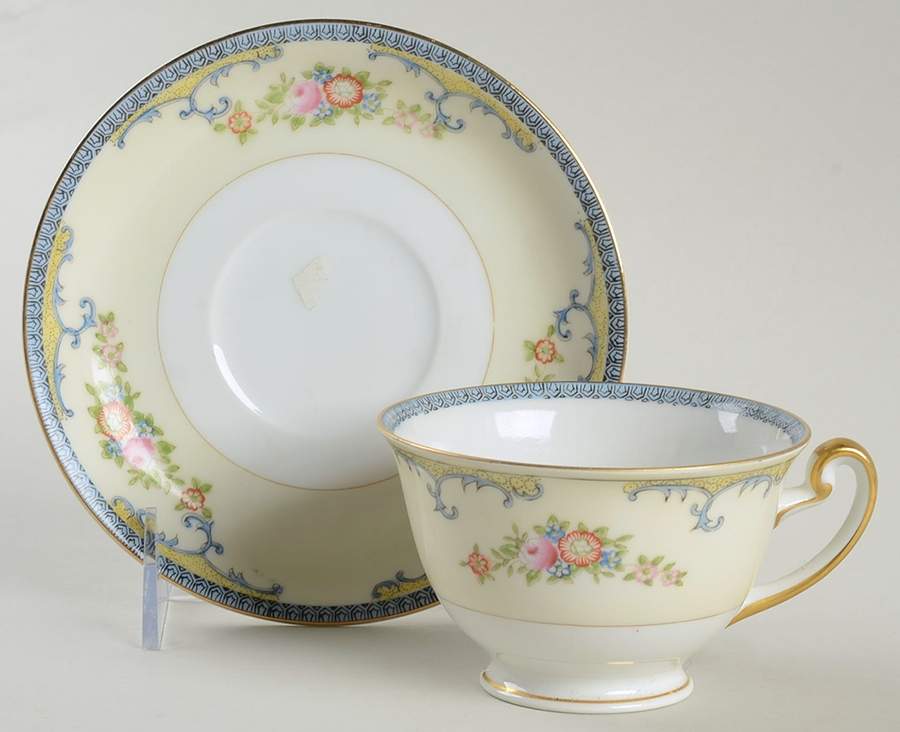 MEI384 Footed Cup & Saucer Set by Meito-1