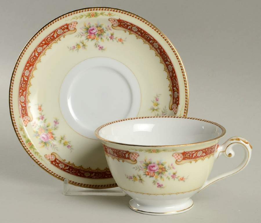 MEI392 Footed Cup & Saucer Set by Meito-1