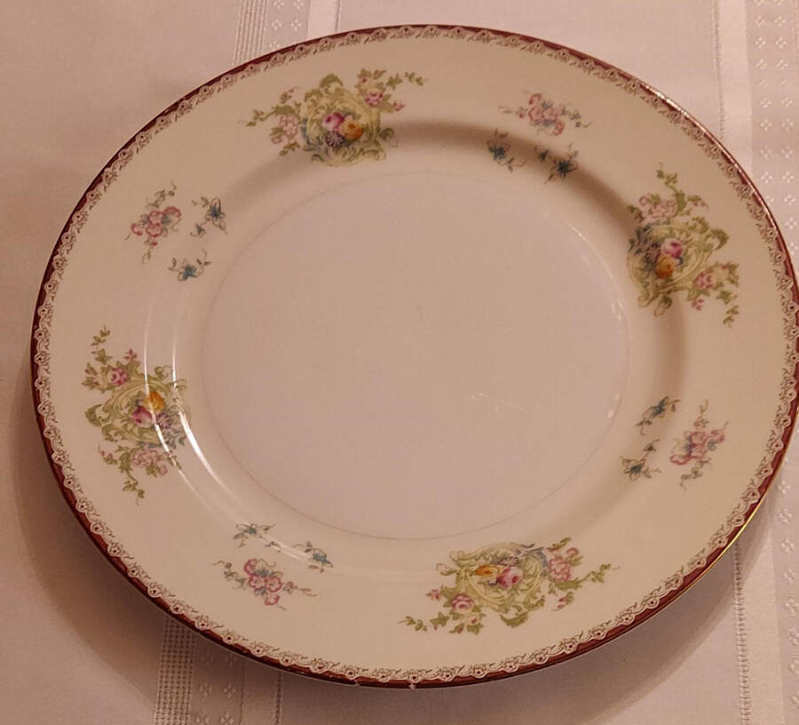V1903 Dinner Plate by Meito-1