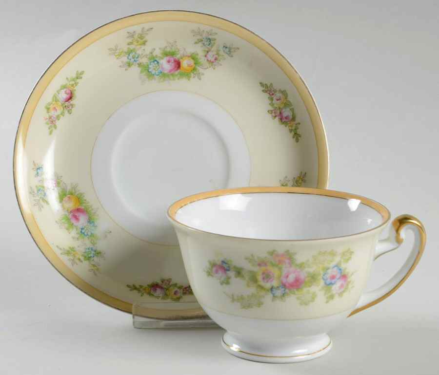 MEI440 Footed Cup & Saucer Set by Meito-1