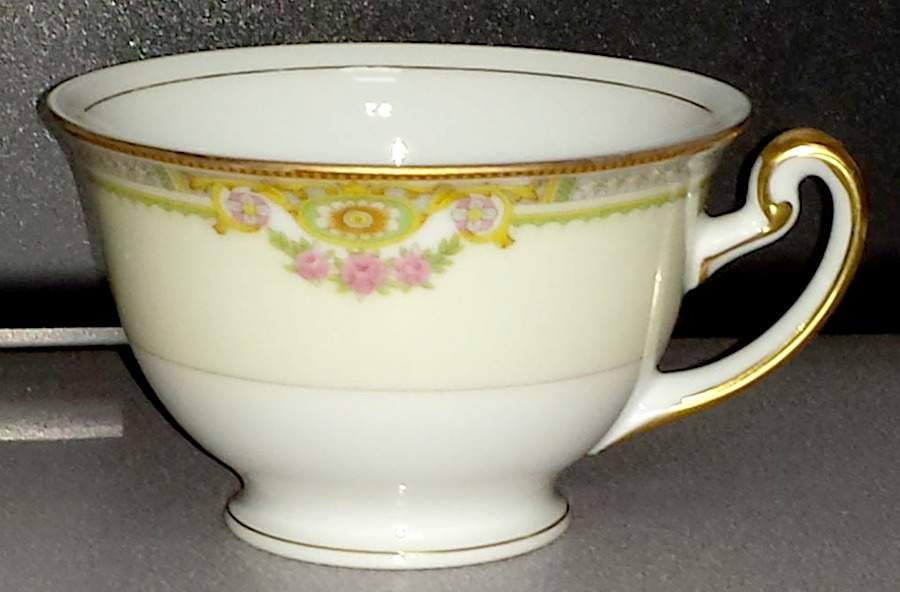 MEI445 Footed Cup by Meito-1