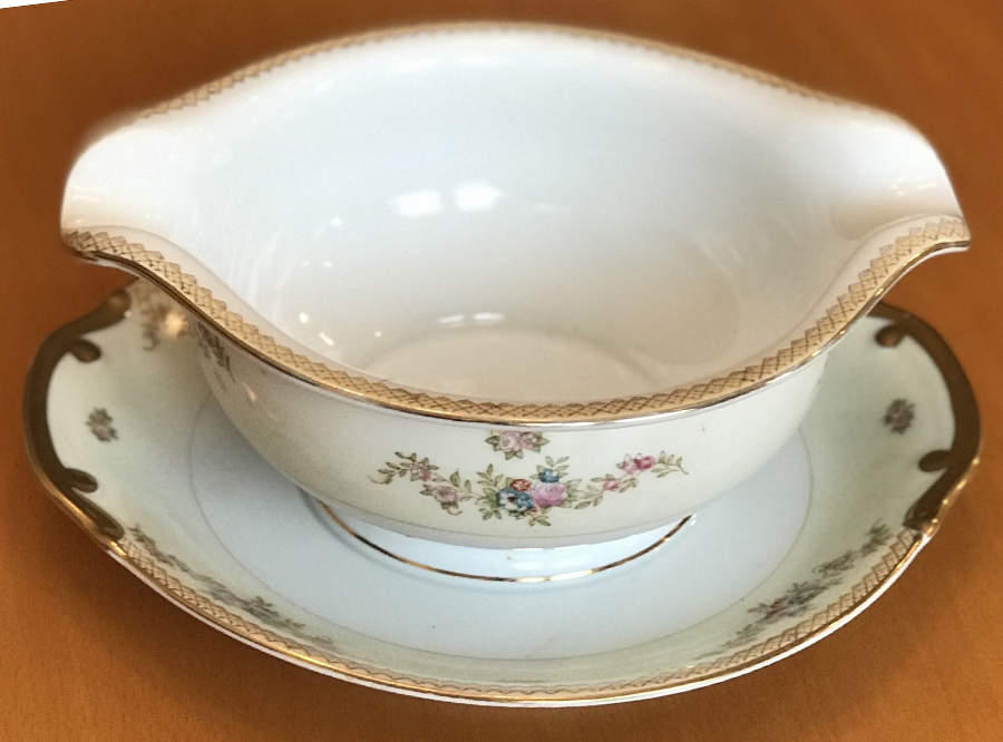 MEI64 Gravy Boat with Attached Underplate by Meito-1