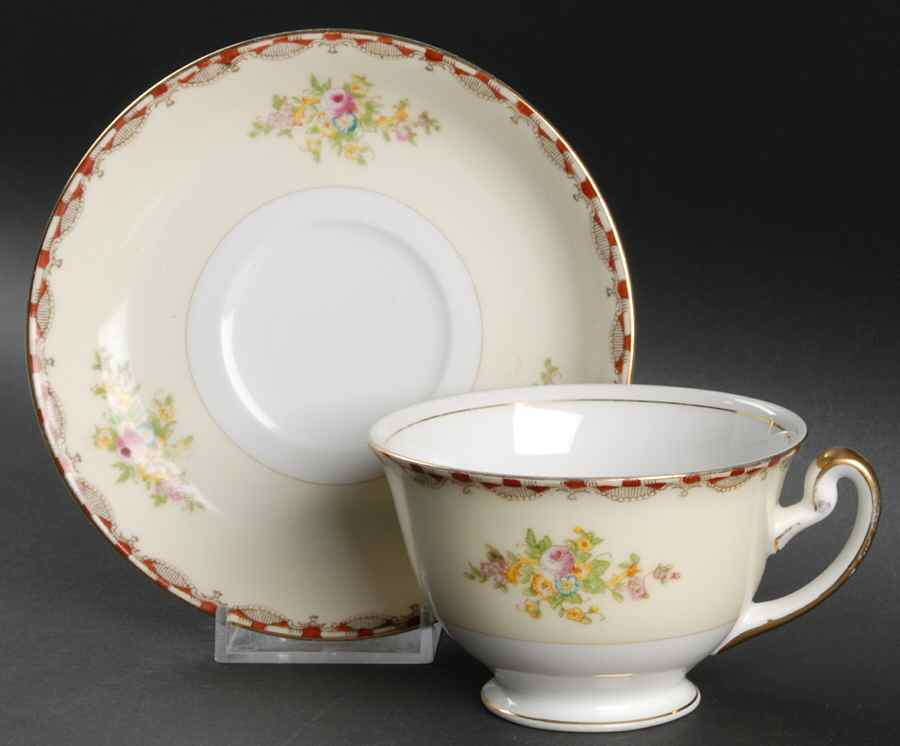 N1613A Footed Cup & Saucer Set by Meito-1