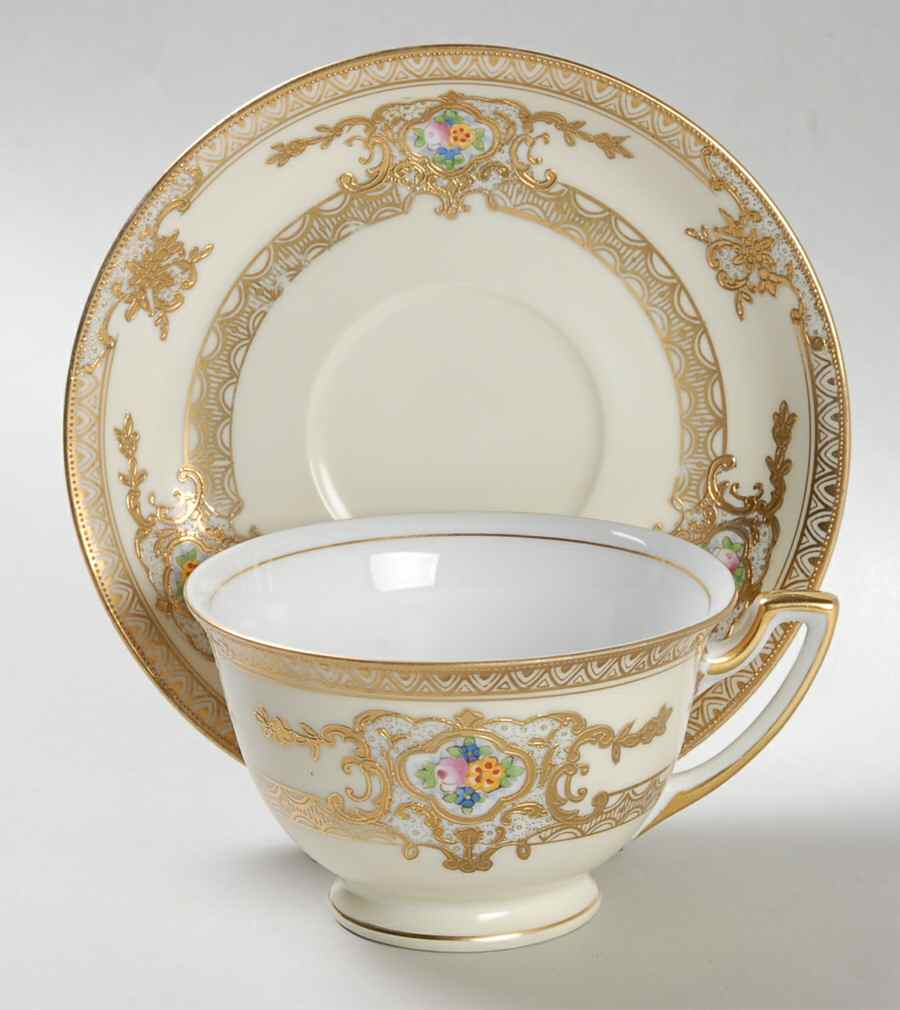 MEI90 Footed Cup & Saucer Set by Meito-1