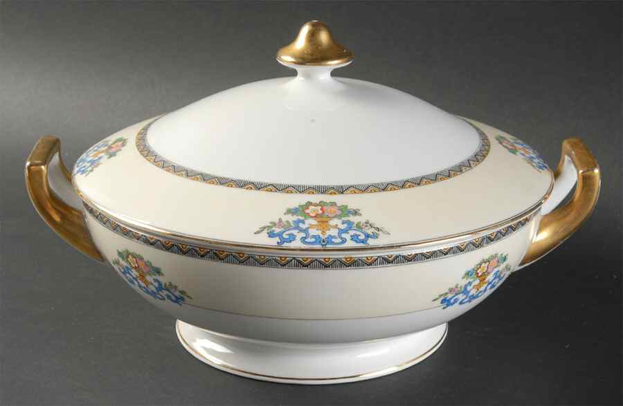 The Modena Round Covered Vegetable by Meito-1