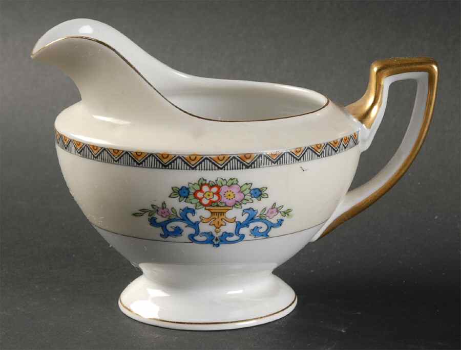 The Modena Creamer by Meito-1
