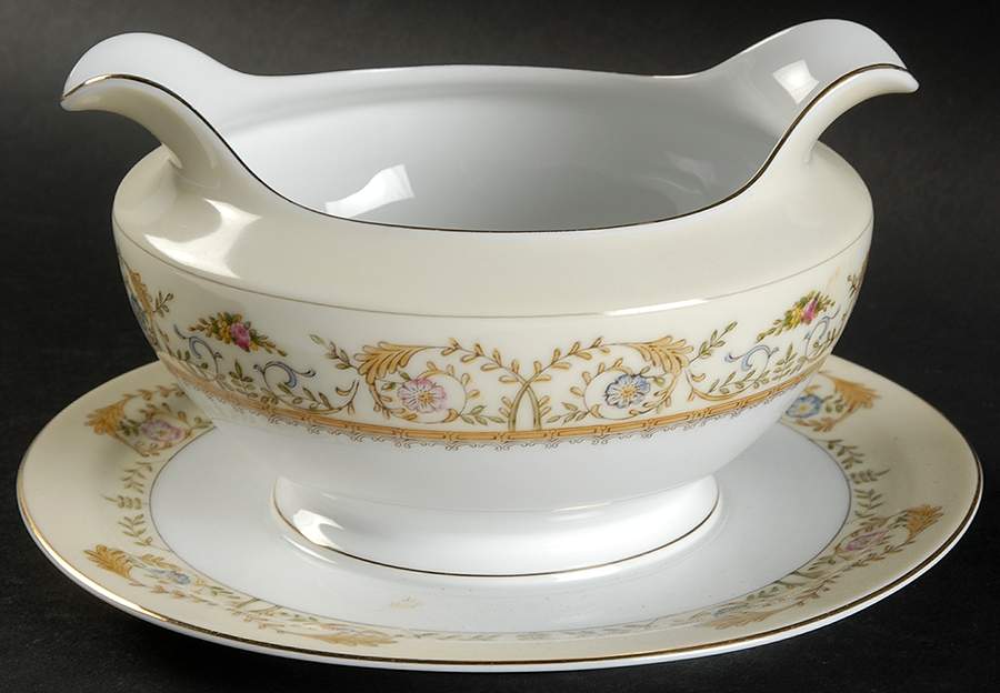 Monterey Gravy Boat with Attached Underplate by Meito-1