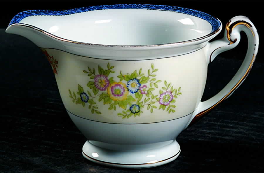 Montrose Creamer by Meito-1