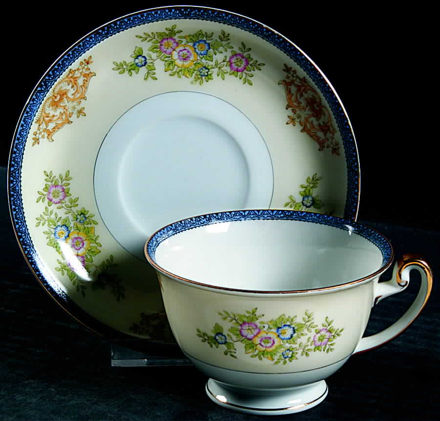 Montrose Footed Cup & Saucer Set by Meito-1