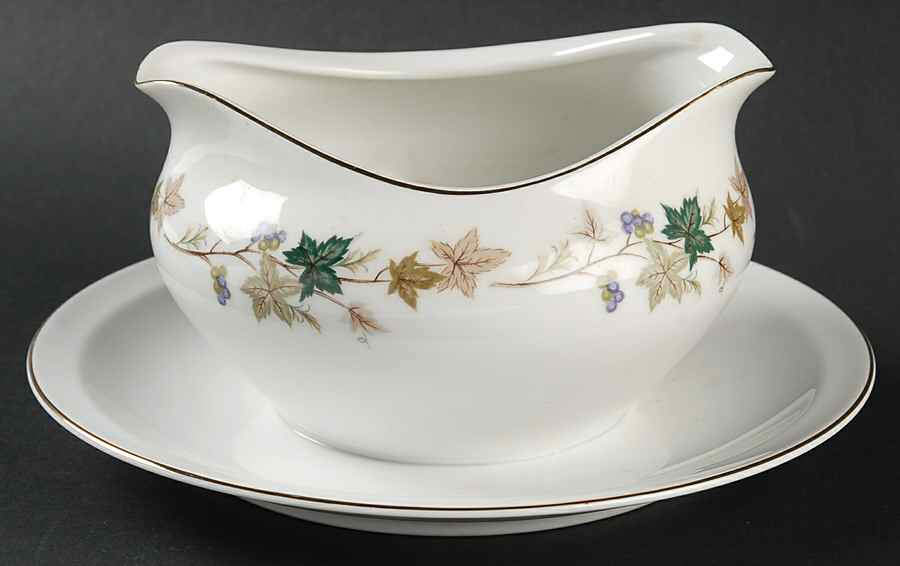 Moselle Gravy Boat with Attached Underplate by Meito-1