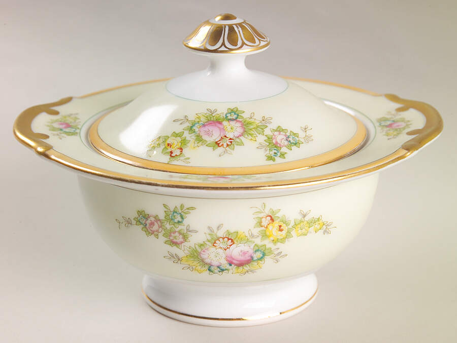 N1055a Sugar Bowl & Lid by Meito-1