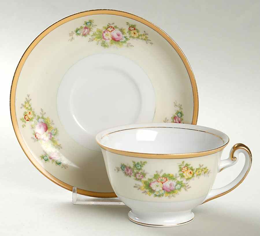 N1055a Footed Cup & Saucer Set by Meito-1