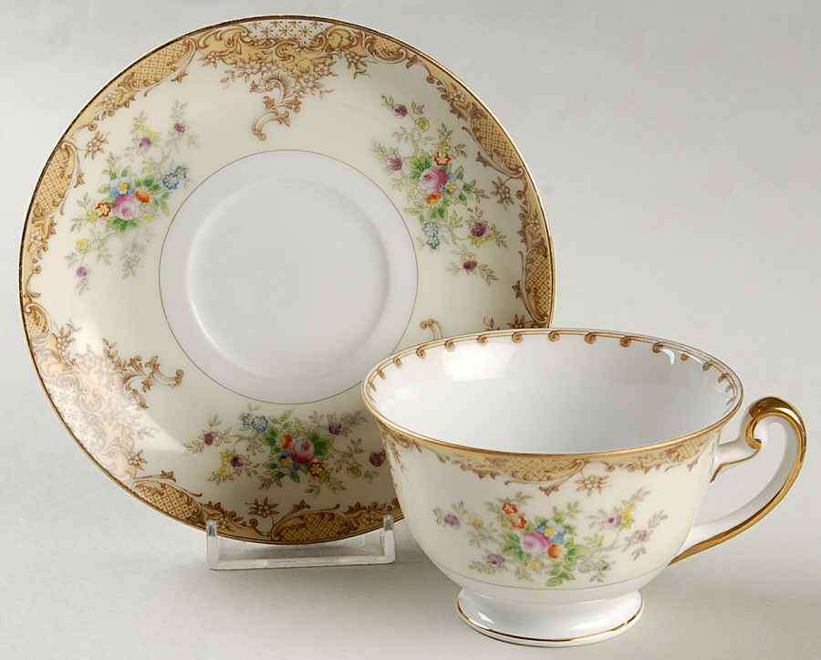 N1602 Footed Cup & Saucer Set by Meito-1