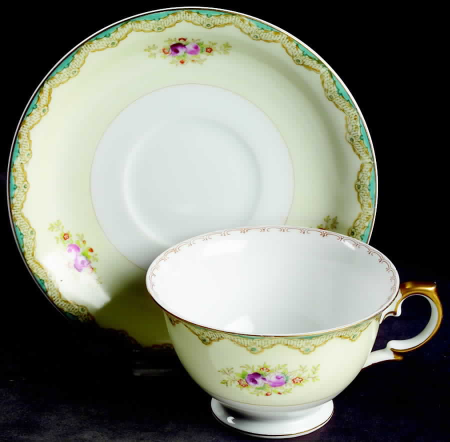 N1916 Footed Cup & Saucer Set by Meito-1