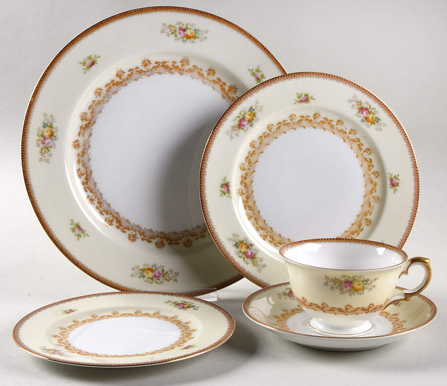 Nassau 40 Piece Estate Set by Meito-1