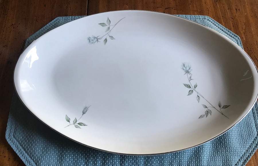 Normandy 16" Oval Serving Platter by Meito-1