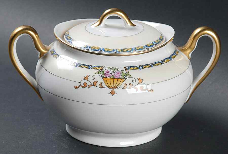 Plaza Sugar Bowl & Lid by Meito-1