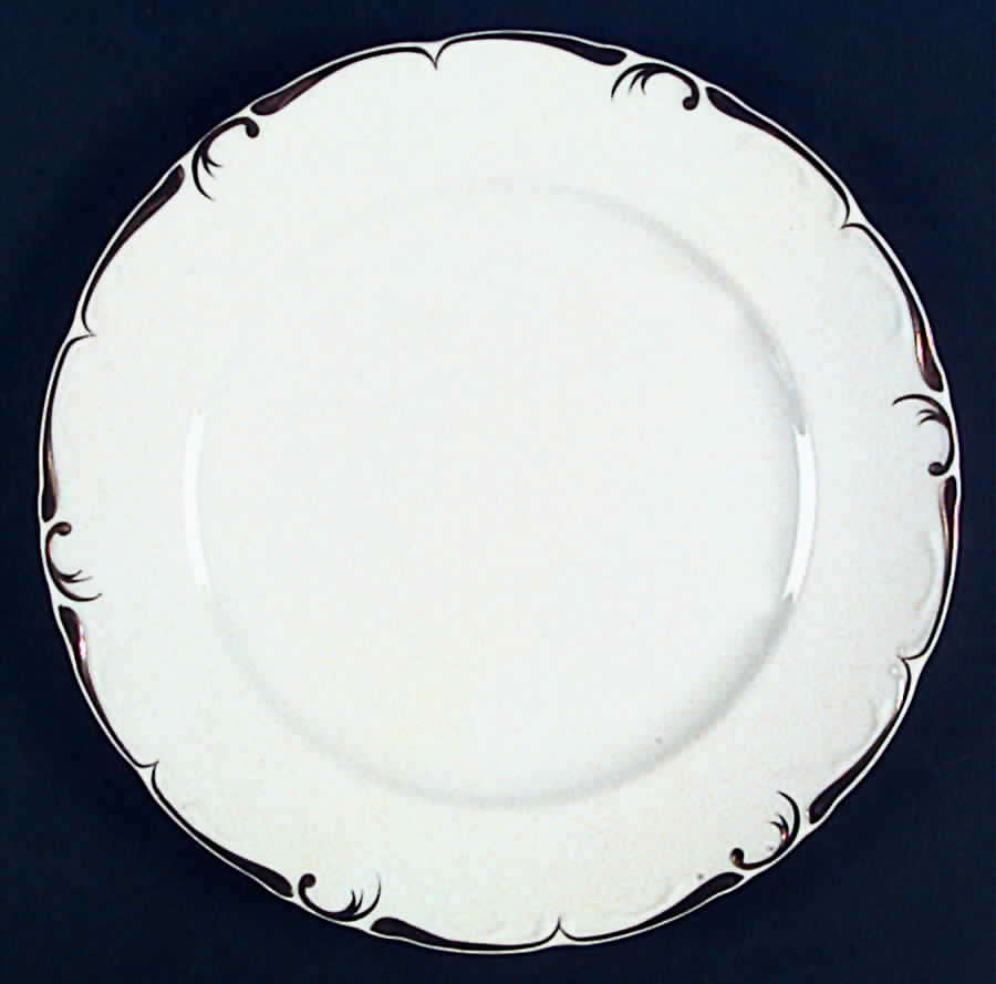 Regence Dinner Plate by Meito-1
