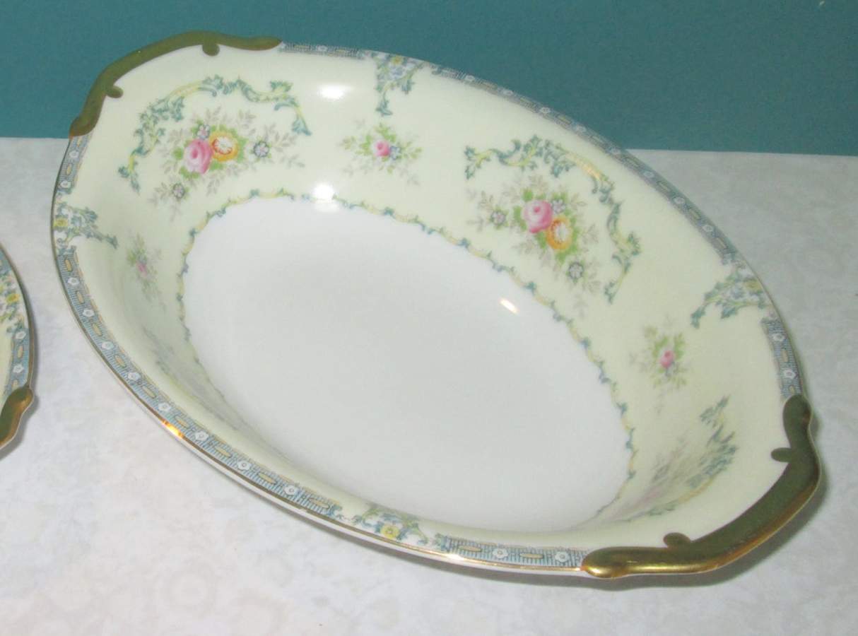 Rochambeau 11" Oval Vegetable Bowl by Meito-1