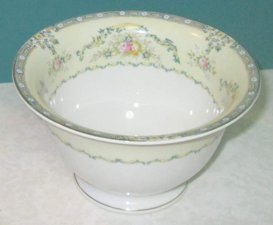 Rochambeau Cranberry Bowl by Meito-1
