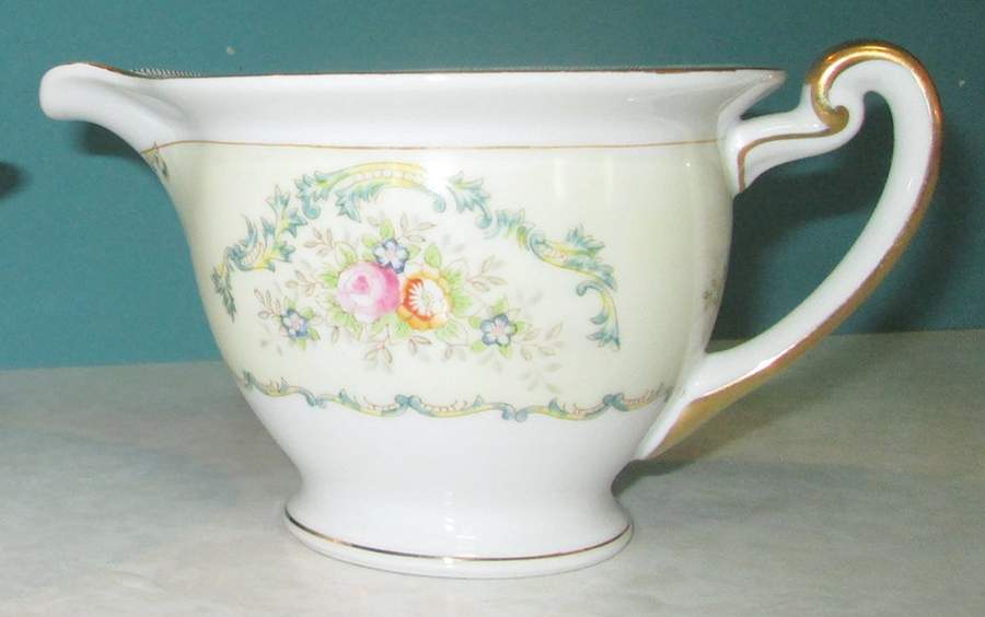 Rochambeau Creamer by Meito-1