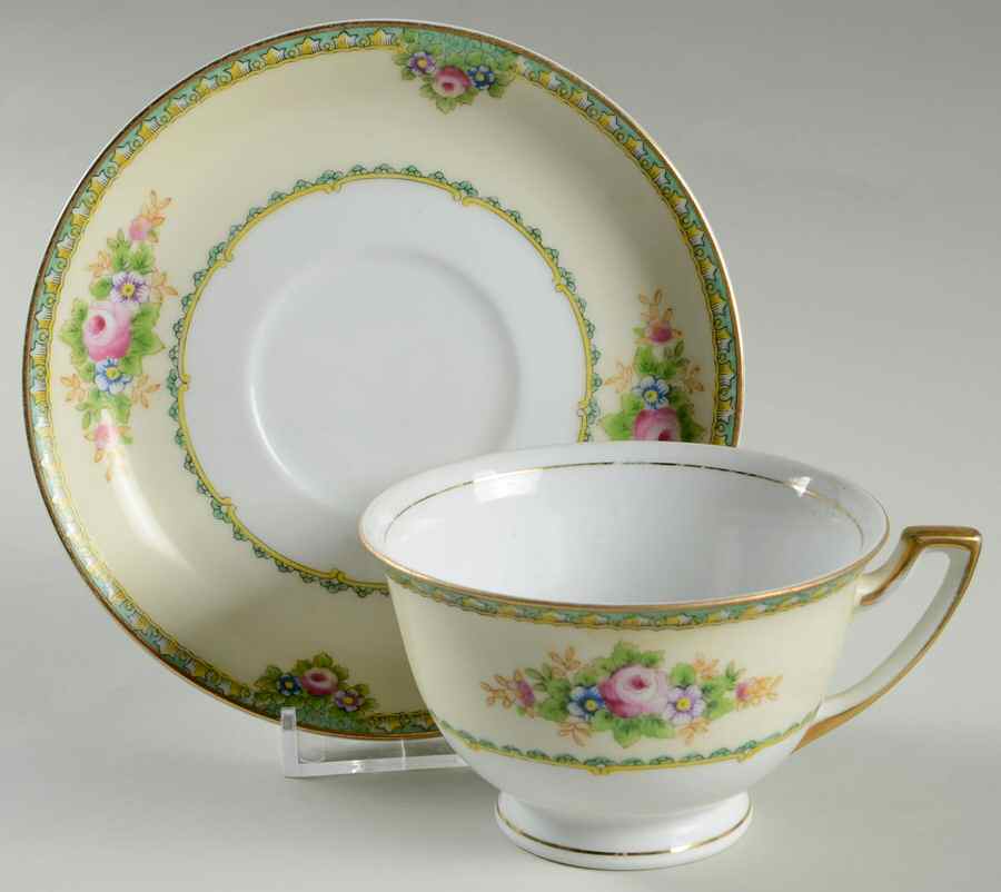 Shelley Footed Cup & Saucer Set by Meito-1