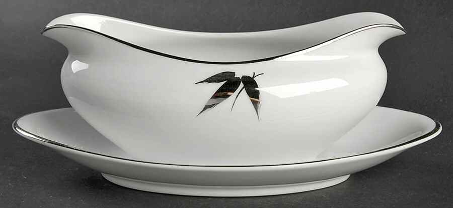 Shining Hope Gravy Boat with Attached Underplate by Meito-1