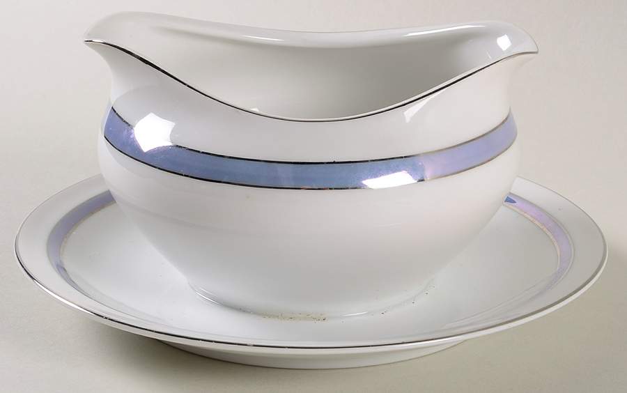 Sparta Gravy Boat with Attached Underplate by Meito-1